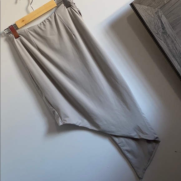 Asymmetrical grey skirt - Picture 2 of 2
